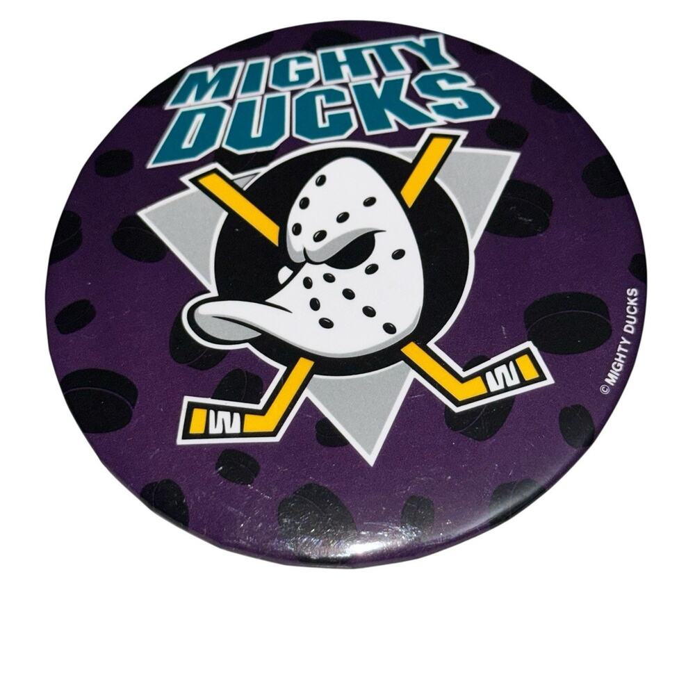 Vintage Walt Disney MIGHTY DUCKS Pinback Button The Walt Disney Company ￼